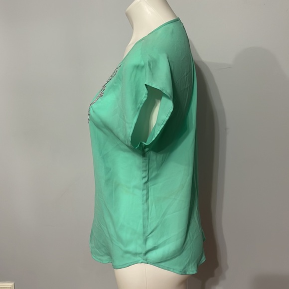 Green v-neck blouse with embroidery, size medium - Picture 5 of 6